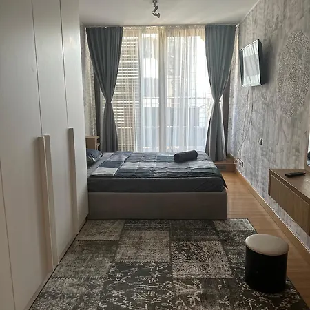 Silver Paradise Sófia